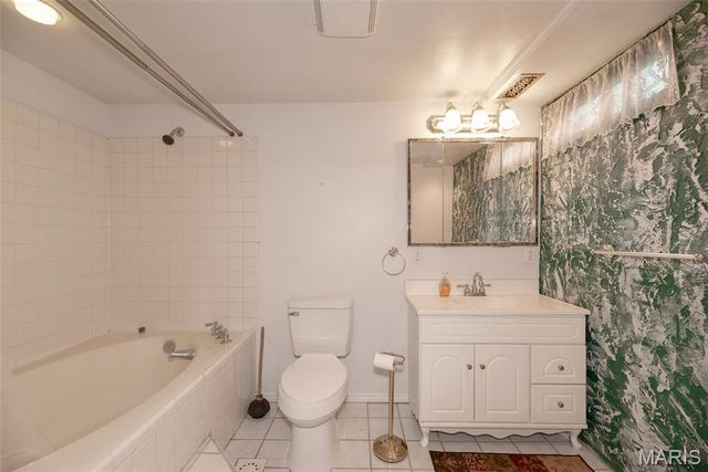 2846 Bee Tree Lane, St Louis, MO 63129