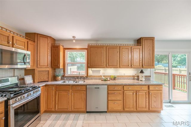 2846 Bee Tree Lane, St Louis, MO 63129