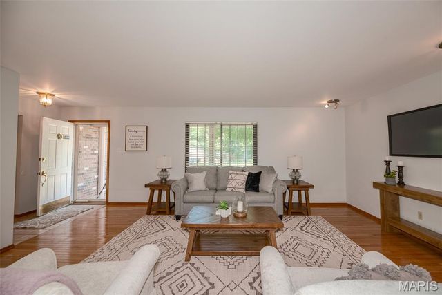 2846 Bee Tree Lane, St Louis, MO 63129