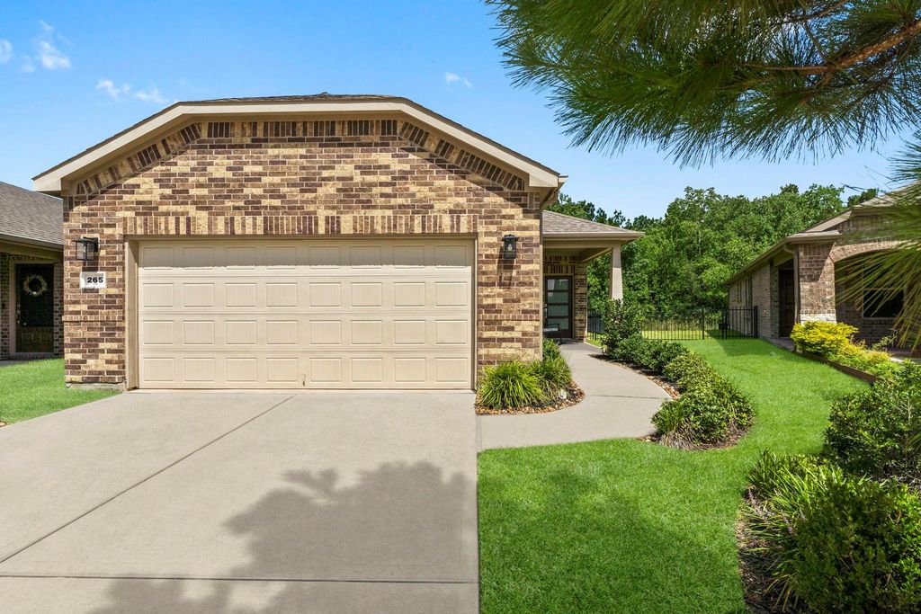 265 Flaxen Chestnut, The Woodlands, TX 77382