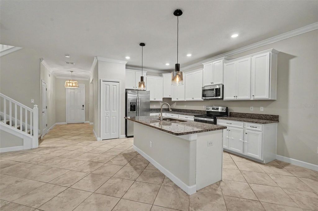 Image 9 of property listing at 6220 ENGLISH HOLLOW ROAD, Tampa, FL 33647