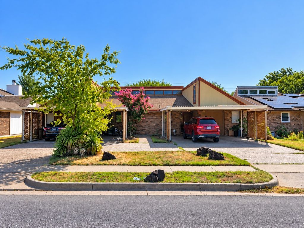 201-203 Yorkshire Court, Euless, TX 76040 — exterior