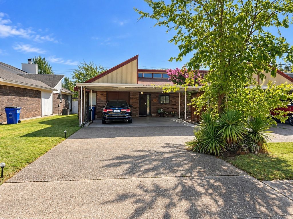 201-203 Yorkshire Court, Euless, TX 76040 — photo 2