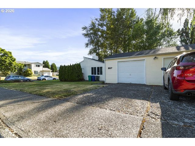 877 Se FRANCIS Ave, Gresham, OR 97080