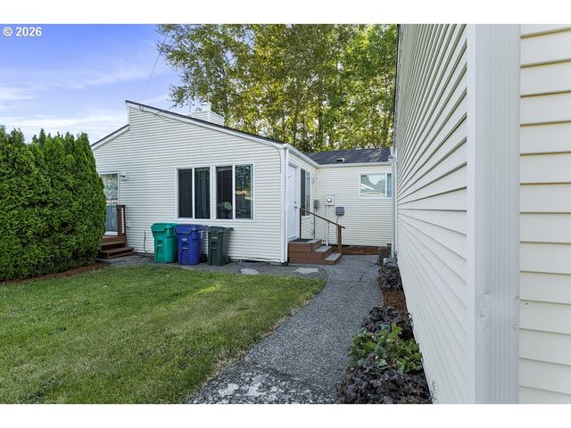 877 Se FRANCIS Ave, Gresham, OR 97080