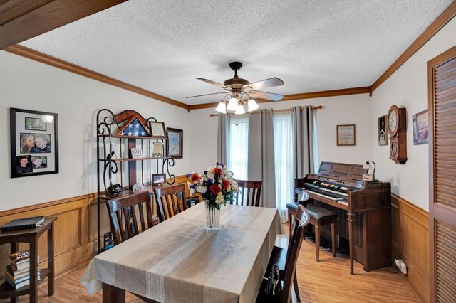 609 Shallow Creek Drive, Oak Leaf, TX 75154