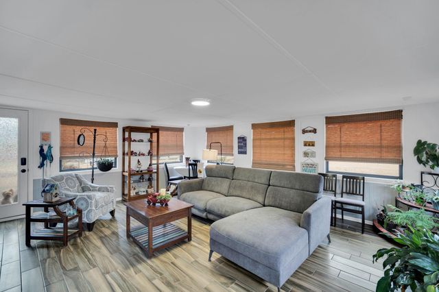 609 Shallow Creek Drive, Oak Leaf, TX 75154