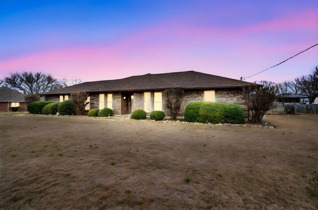 609 Shallow Creek Drive, Oak Leaf, TX 75154