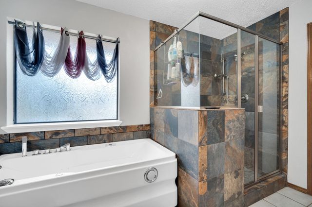 609 Shallow Creek Drive, Oak Leaf, TX 75154