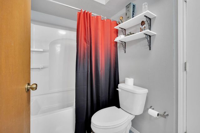 609 Shallow Creek Drive, Oak Leaf, TX 75154