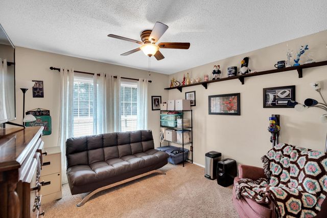 609 Shallow Creek Drive, Oak Leaf, TX 75154