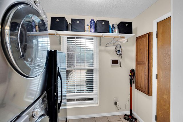 609 Shallow Creek Drive, Oak Leaf, TX 75154