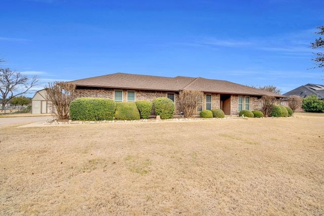 609 Shallow Creek Drive, Oak Leaf, TX 75154