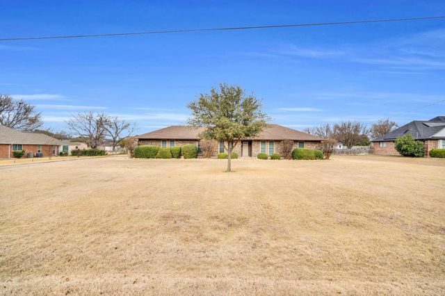 609 Shallow Creek Drive, Oak Leaf, TX 75154