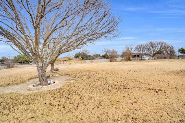 609 Shallow Creek Drive, Oak Leaf, TX 75154