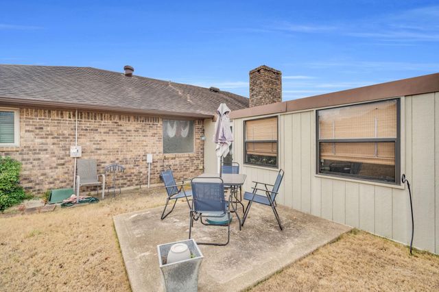 609 Shallow Creek Drive, Oak Leaf, TX 75154