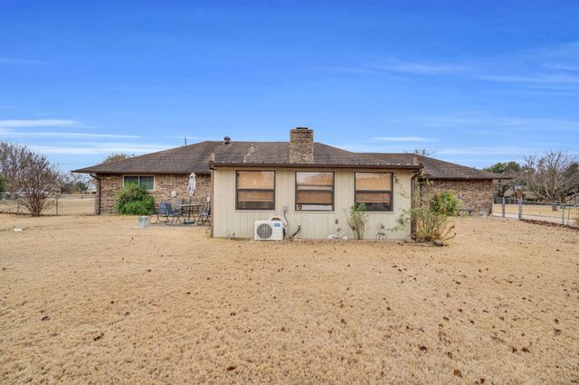 609 Shallow Creek Drive, Oak Leaf, TX 75154