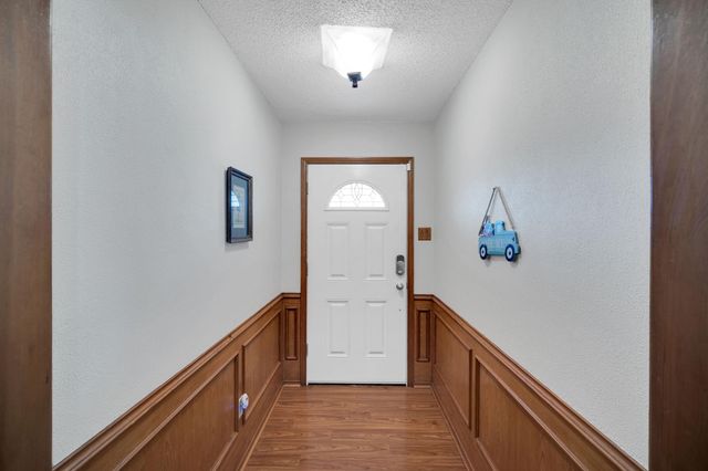 609 Shallow Creek Drive, Oak Leaf, TX 75154