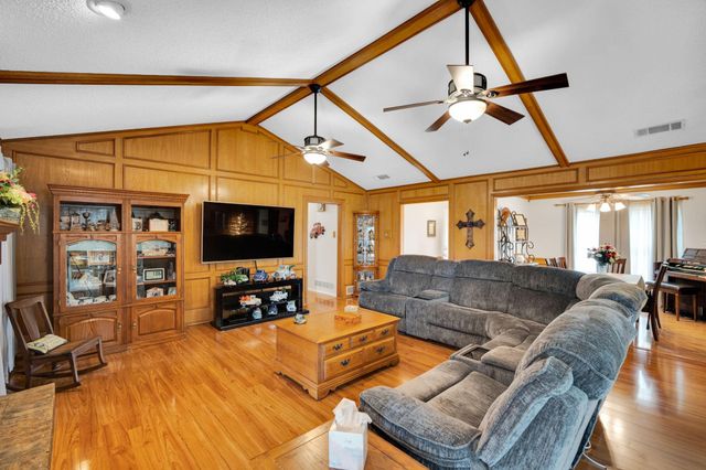 609 Shallow Creek Drive, Oak Leaf, TX 75154