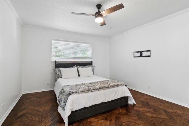 7806 Royal Lane 224, Dallas, TX 75230