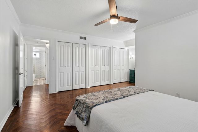 7806 Royal Lane 224, Dallas, TX 75230