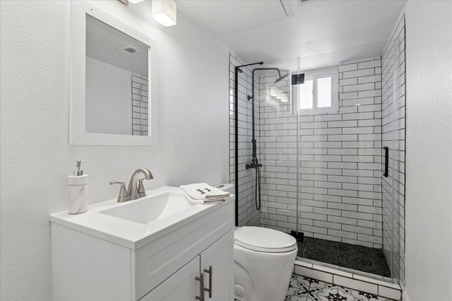 7806 Royal Lane 224, Dallas, TX 75230
