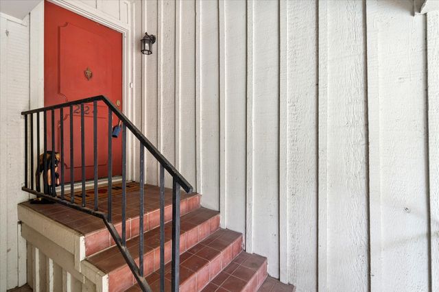 7806 Royal Lane 224, Dallas, TX 75230