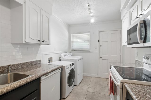 7806 Royal Lane 224, Dallas, TX 75230