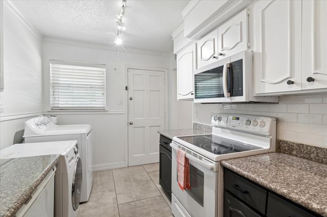 7806 Royal Lane 224, Dallas, TX 75230