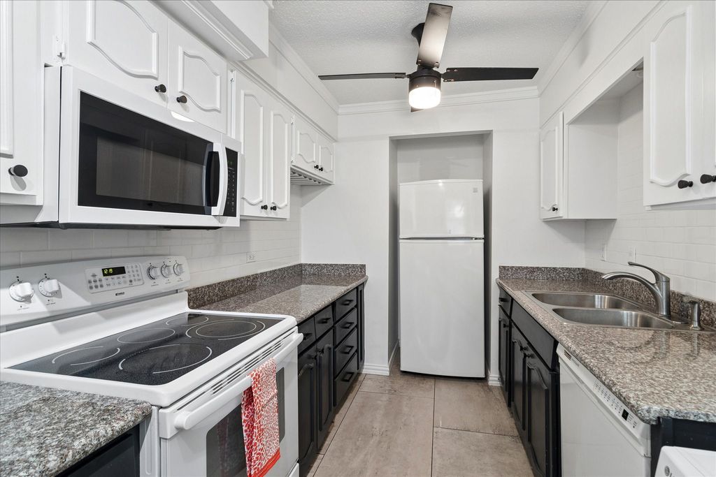 7806 Royal Lane 224, Dallas, TX 75230