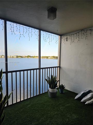 114 Lake Emerald Drive 409, Oakland Park, FL 33309