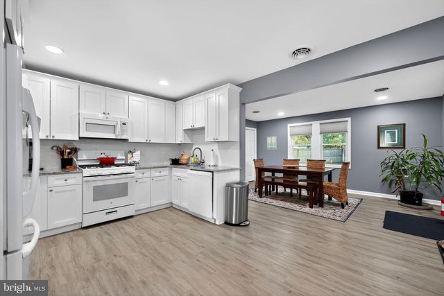 40 N ROSE LN, West Berlin, NJ 08091