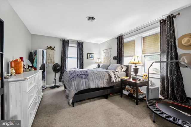 40 N ROSE LN, West Berlin, NJ 08091