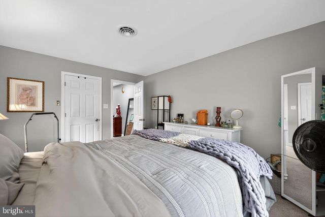 40 N ROSE LN, West Berlin, NJ 08091