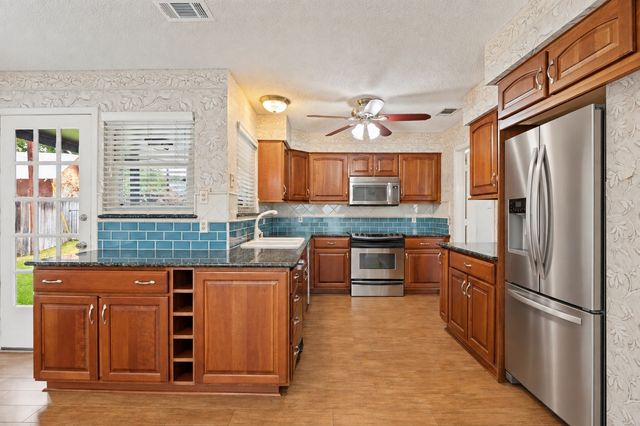 5725 Trails Edge Court, Arlington, TX 76017
