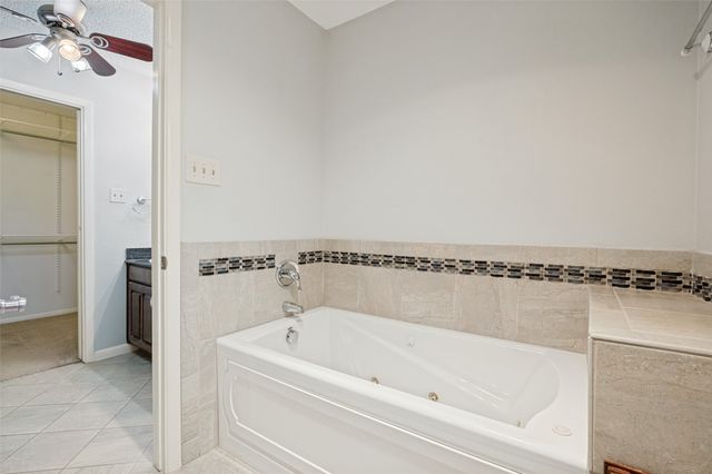 5725 Trails Edge Court, Arlington, TX 76017