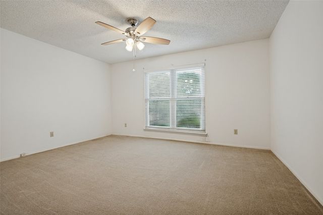 5725 Trails Edge Court, Arlington, TX 76017