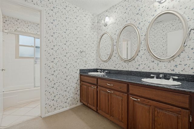 5725 Trails Edge Court, Arlington, TX 76017