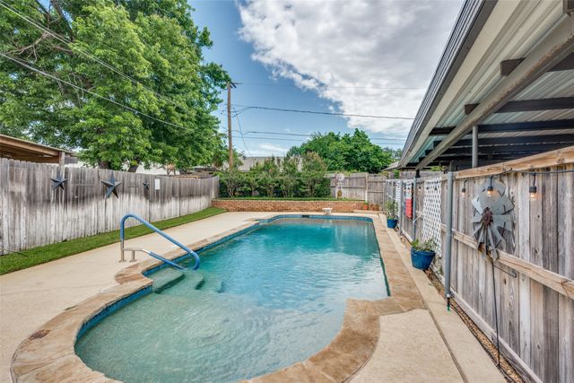 5725 Trails Edge Court, Arlington, TX 76017