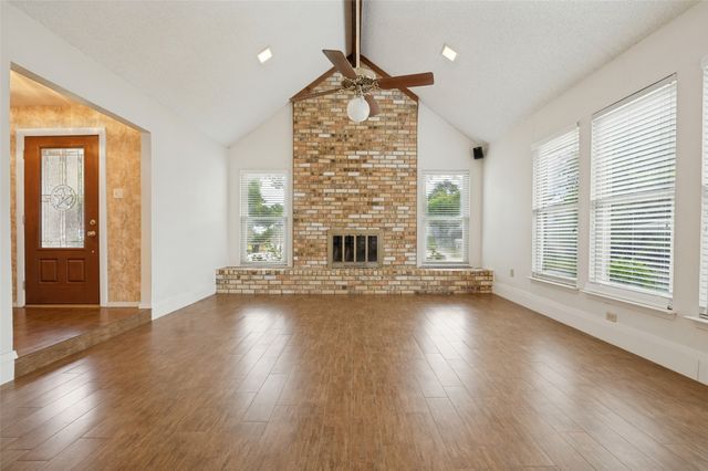 5725 Trails Edge Court, Arlington, TX 76017