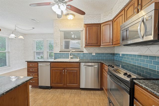 5725 Trails Edge Court, Arlington, TX 76017