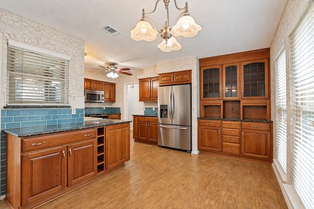 5725 Trails Edge Court, Arlington, TX 76017
