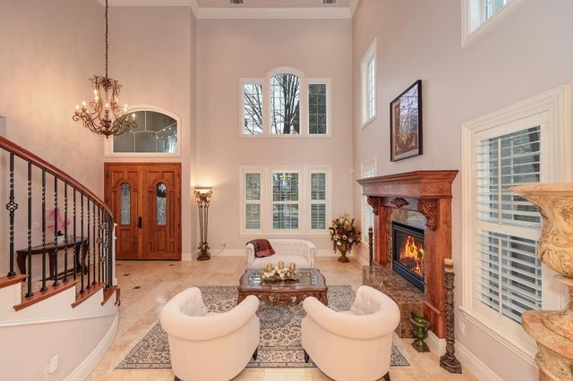 314 Canyon Falls Dr, Folsom, CA 95630