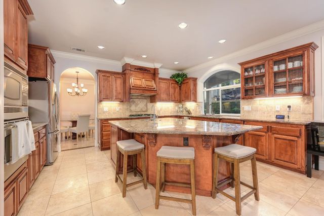 314 Canyon Falls Dr, Folsom, CA 95630