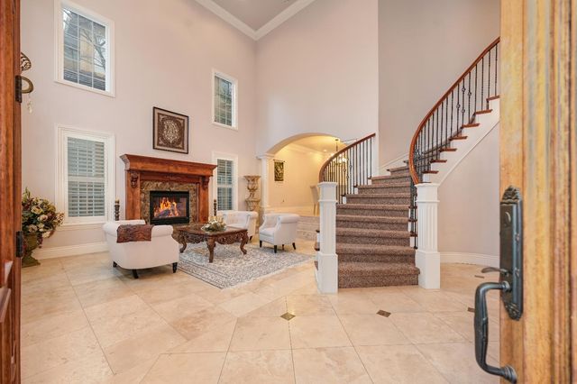 314 Canyon Falls Dr, Folsom, CA 95630