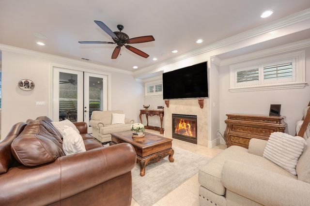 314 Canyon Falls Dr, Folsom, CA 95630