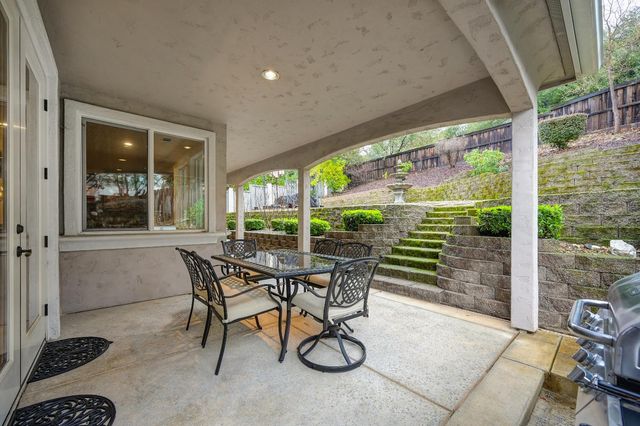 314 Canyon Falls Dr, Folsom, CA 95630