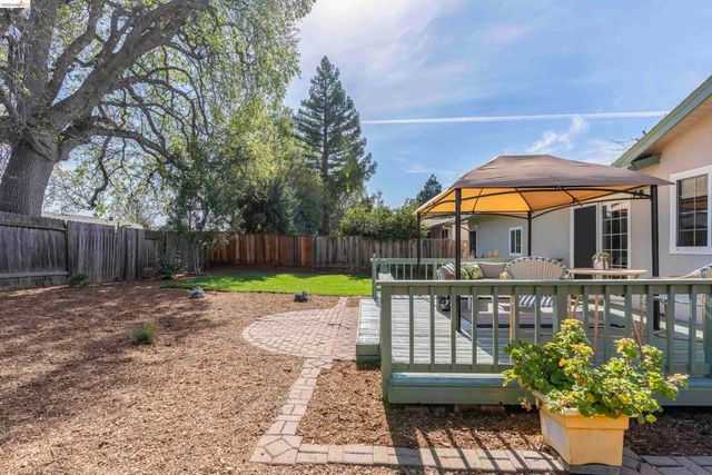 3994 Newcastle Rd, Concord, CA 94519