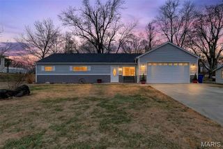 121 Kunze Drive, St Charles, MO 63303