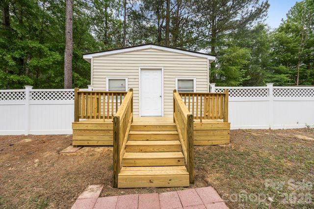 2010 E Park Drive, Lancaster, SC 29720